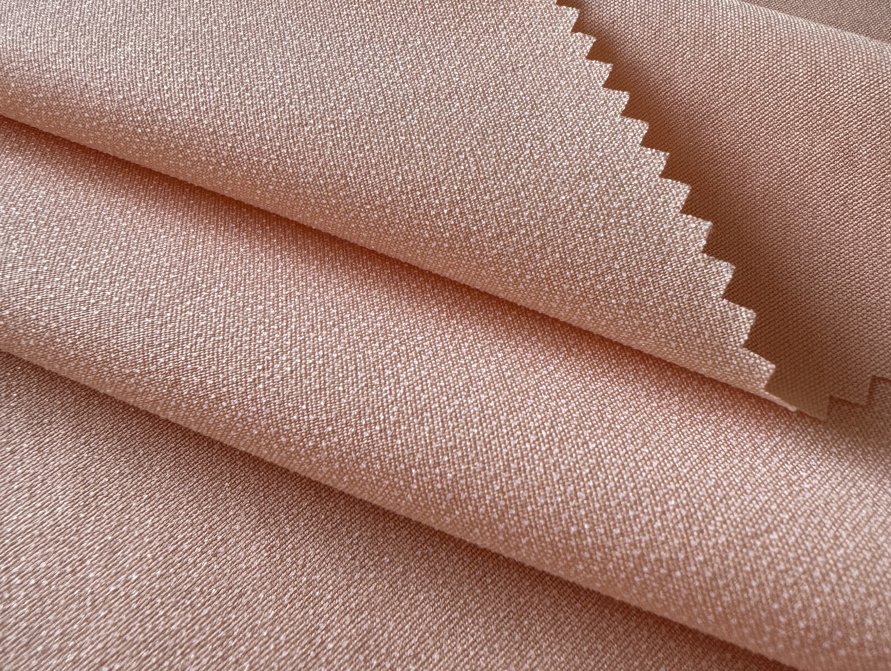 �м���ɫ�r��